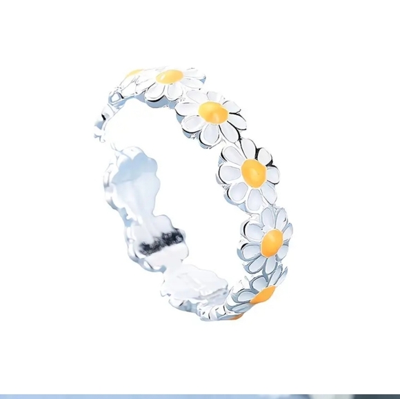 ✨3 FOR $28✨🆕️🌼 WHITE & YELLOW DAISY ADJUSTABLE RING / TOE RING🌼 - Picture 4 of 10